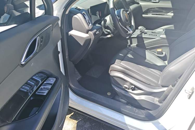 Used Hongqi HS3 2023 1.5T Two-Wheel Drive Shanwei Edition Driver Seat