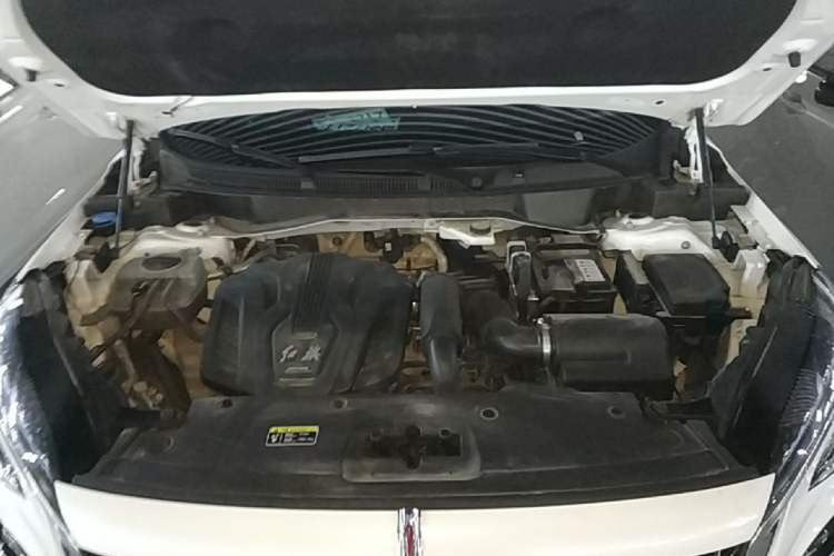 Used Hongqi HS3 2023 1.5T Two-Wheel Drive Shanwei Edition Engine Bay