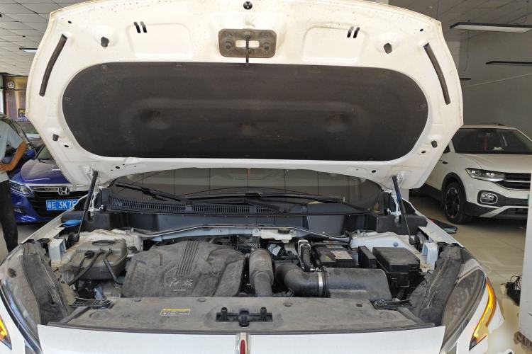 Used Hongqi HS3 2023 1.5T Two-Wheel Drive Shanwei Edition Engine Bay