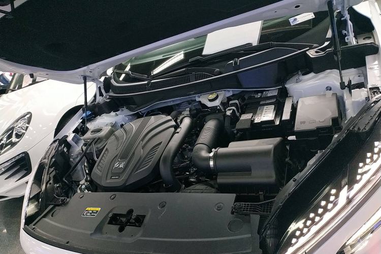 Used Hongqi HS3 2023 2.0T All-Wheel-Drive Youwei Version Engine Bay