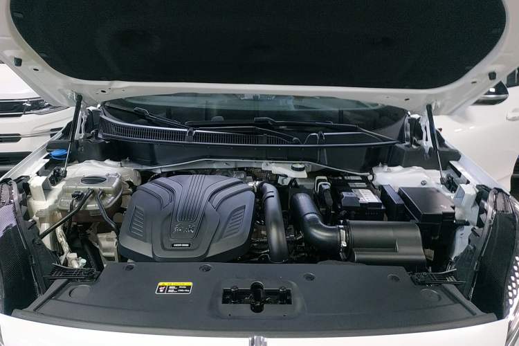 Used Hongqi HS3 2023 2.0T All-Wheel-Drive Youwei Version Engine Bay
