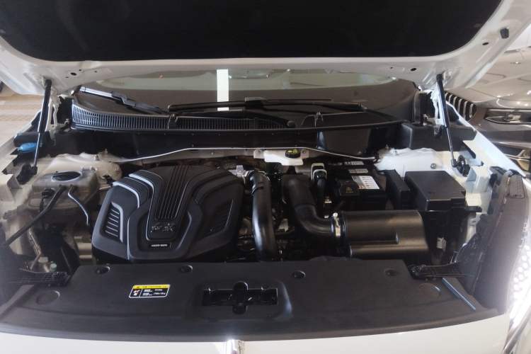 Used Hongqi HS3 2023 2.0T All-Wheel-Drive Youwei Version Engine Bay