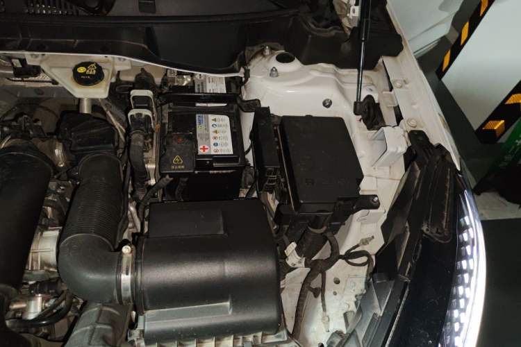 Used Hongqi HS3 2023 1.5T Two-Wheel Drive Shanwei Edition Engine Bay Left
