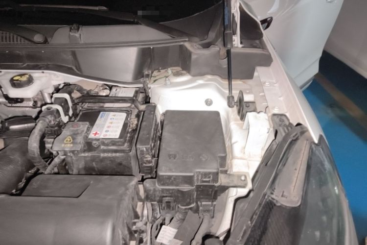 Used Hongqi HS3 2023 1.5T Two-Wheel Drive Shanwei Edition Engine Bay Left