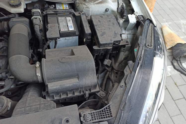 Used Hongqi HS3 2023 2.0T All-Wheel-Drive Youwei Version Engine Bay Left