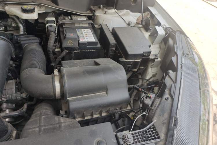 Used Hongqi HS3 2023 1.5T Two-Wheel Drive Shanwei Edition Engine Bay Left
