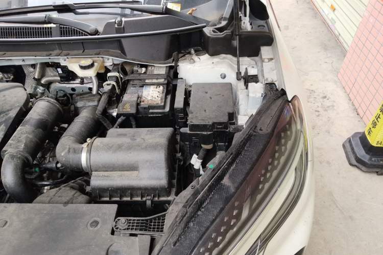 Used Hongqi HS3 2023 1.5T Two-Wheel Drive Shanwei Edition Engine Bay Left