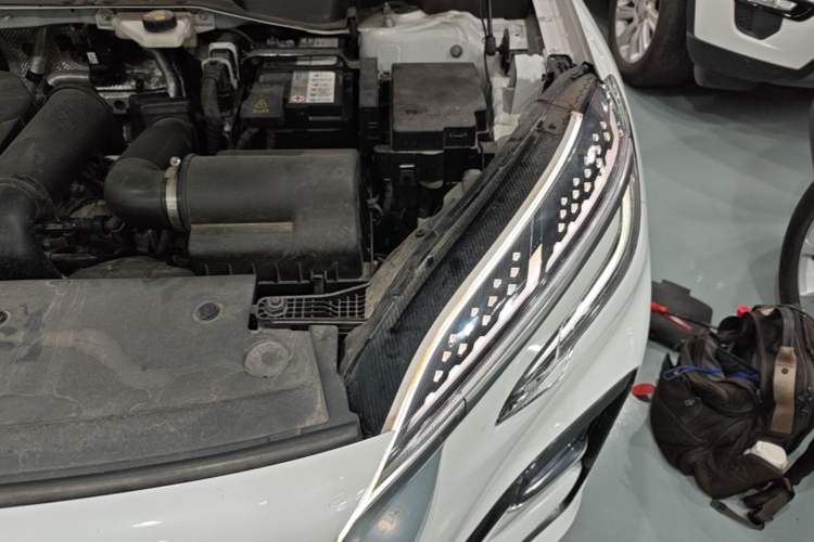 Used Hongqi HS3 2023 1.5T Two-Wheel Drive Shanwei Edition Engine Bay Left