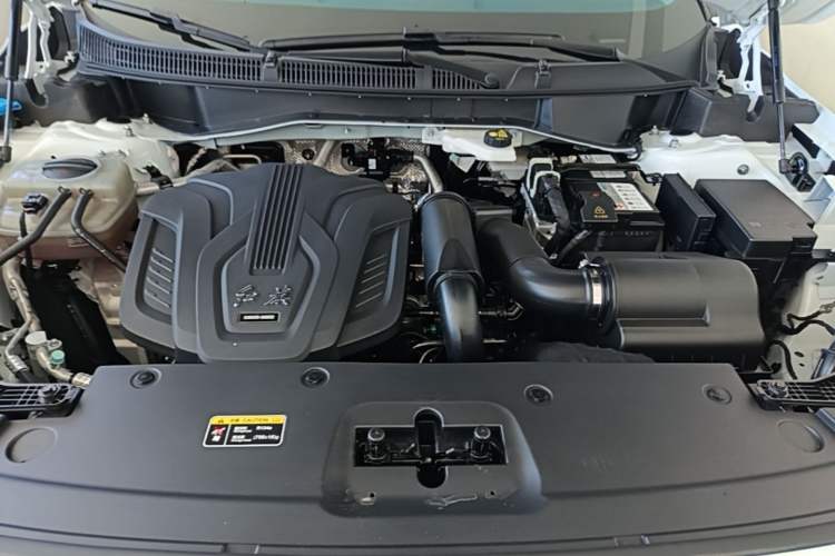Used Hongqi HS3 2023 1.5T Two-Wheel Drive Shanwei Edition Engine Bay