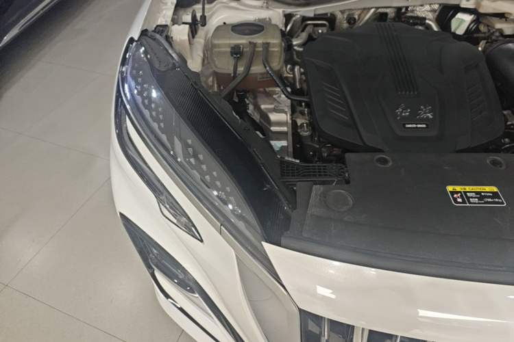 Used Hongqi HS3 2023 1.5T Two-Wheel Drive Shanwei Edition Engine Bay Right