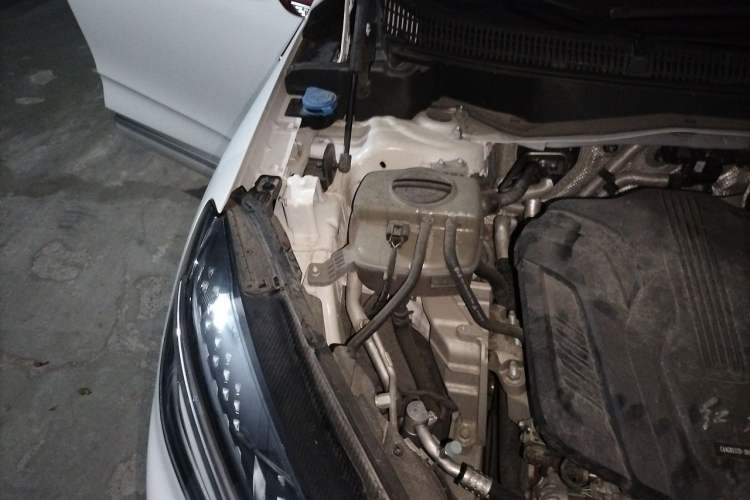 Used Hongqi HS3 2023 1.5T Two-Wheel Drive Shanwei Edition Engine Bay Right