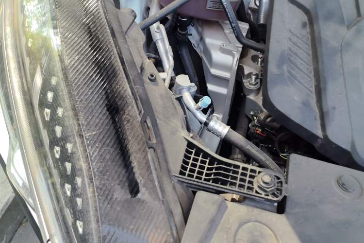 Used Hongqi HS3 2023 1.5T Two-Wheel Drive Shanwei Edition Engine Bay Right