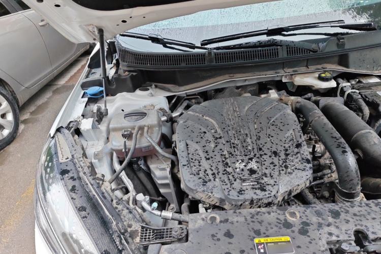 Used Hongqi HS3 2023 2.0T Two-Wheel Drive Available Version Engine Bay Right