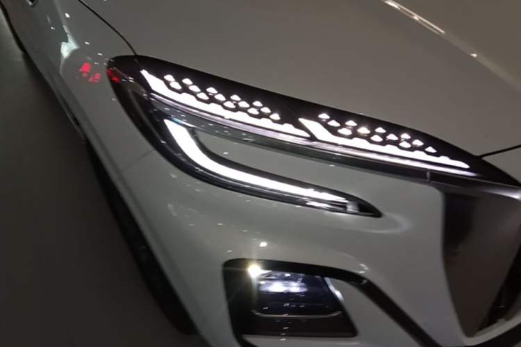 Used Hongqi HS3 2023 1.5T Two-Wheel Drive Shanwei Edition Exterior 3