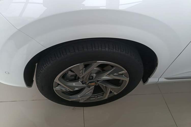 Used Hongqi HS3 2023 2.0T All-Wheel-Drive Youwei Version Exterior 3
