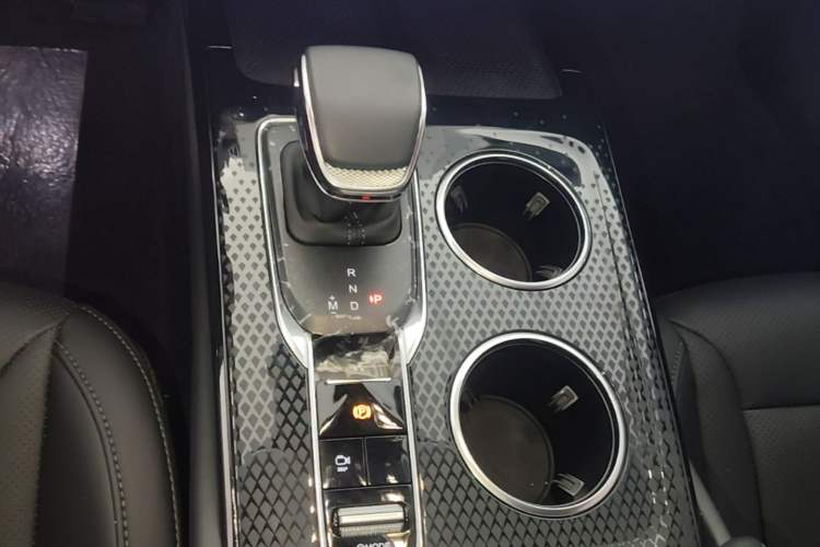 Used Hongqi HS3 2023 1.5T Two-Wheel Drive Shanwei Edition Gear Lever