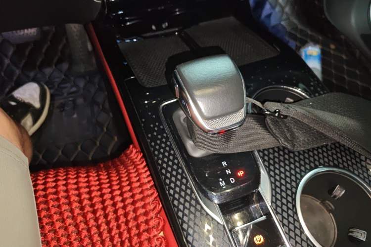 Used Hongqi HS3 2023 1.5T Two-Wheel Drive Shanwei Edition Gear Lever