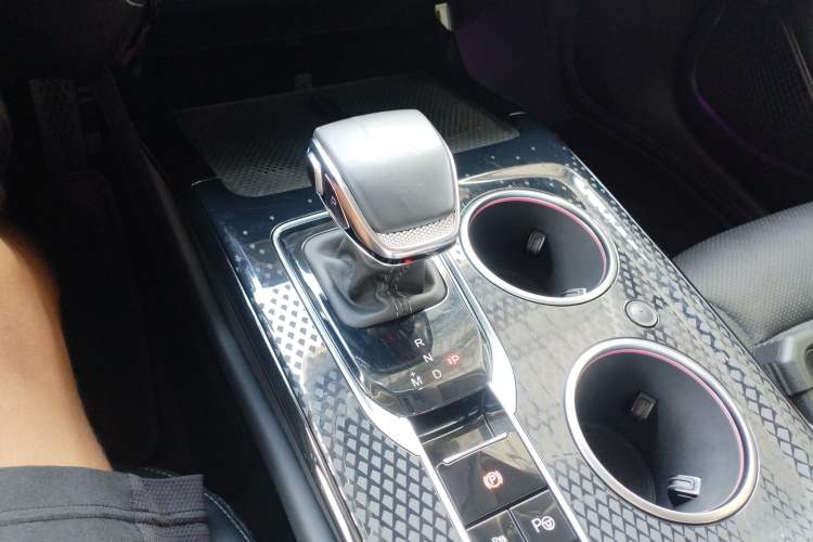Used Hongqi HS3 2023 2.0T All-Wheel-Drive Youwei Version Gear Lever