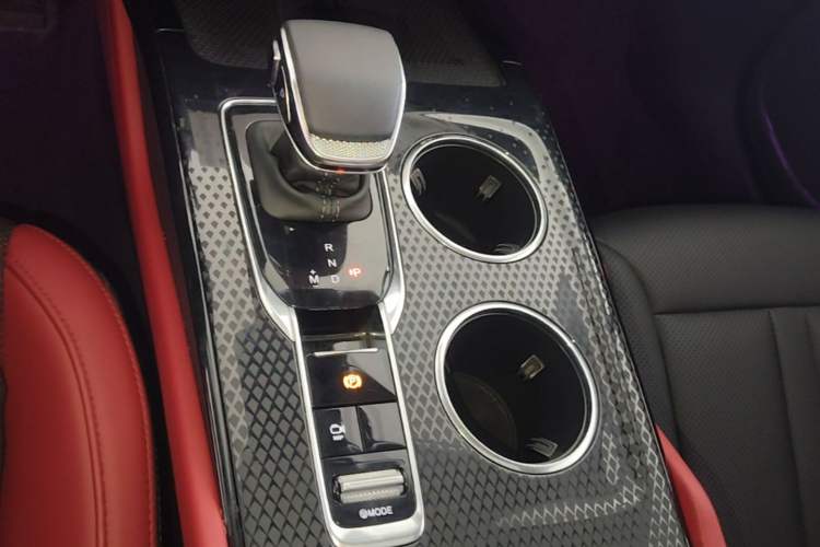 Used Hongqi HS3 2023 1.5T Two-Wheel Drive Shanwei Edition Gear Lever