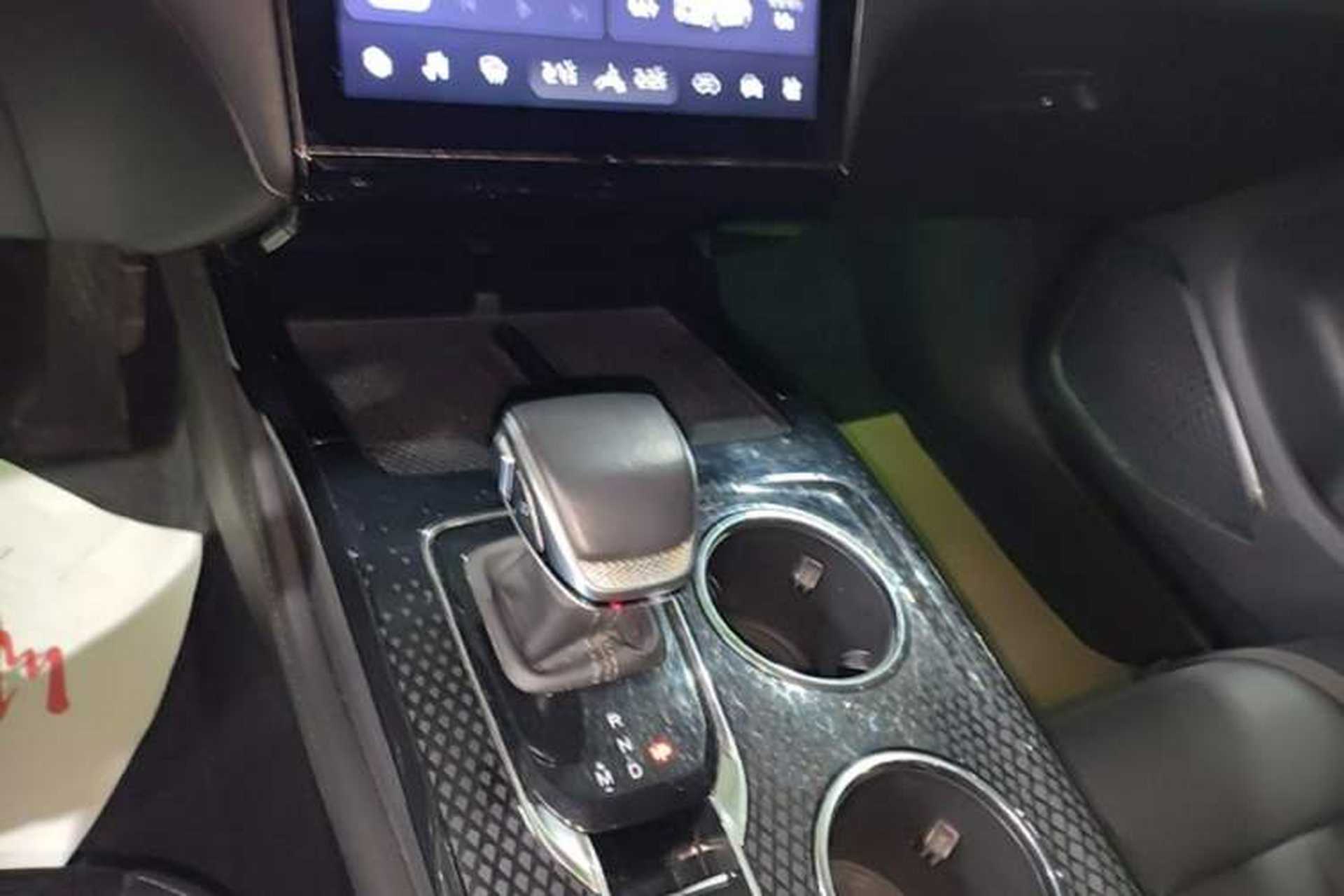 Used Hongqi HS3 2023 1.5T Two-Wheel Drive Shanwei Edition Gear Lever