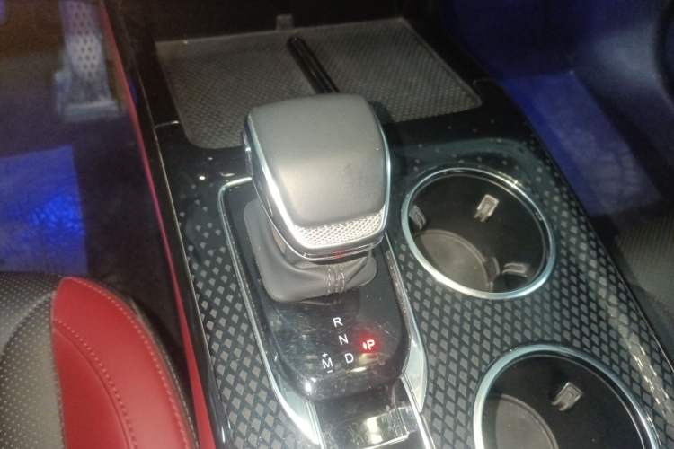 Used Hongqi HS3 2023 1.5T Two-Wheel Drive Shanwei Edition Gear Lever