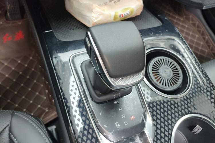 Used Hongqi HS3 2023 1.5T Two-Wheel Drive Shanwei Edition Gear Lever