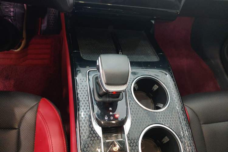 Used Hongqi HS3 2023 1.5T Two-Wheel Drive Shanwei Edition Gear Lever