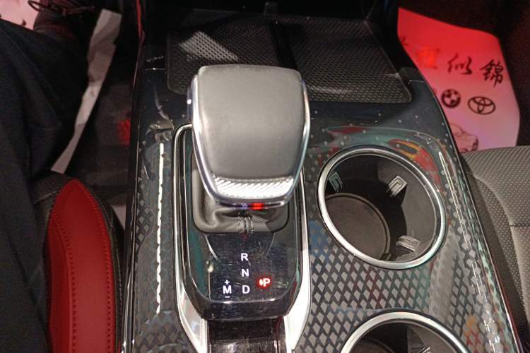Used Hongqi HS3 2023 1.5T Two-Wheel Drive Shanwei Edition Gear Lever