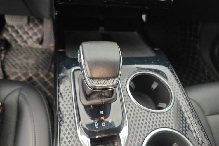 Used Hongqi HS3 2023 1.5T Two-Wheel Drive Shanwei Edition Gear Lever