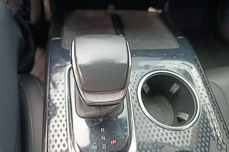 Used Hongqi HS3 2023 1.5T Two-Wheel Drive Shanwei Edition Gear Lever