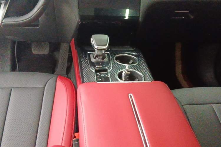 Used Hongqi HS3 2023 2.0T Two-Wheel Drive Available Version Gear Lever