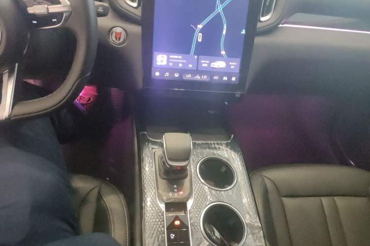 Used Hongqi HS3 2023 1.5T Two-Wheel Drive Shanwei Edition Gear Lever