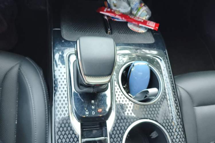 Used Hongqi HS3 2023 1.5T Two-Wheel Drive Shanwei Edition Gear Lever