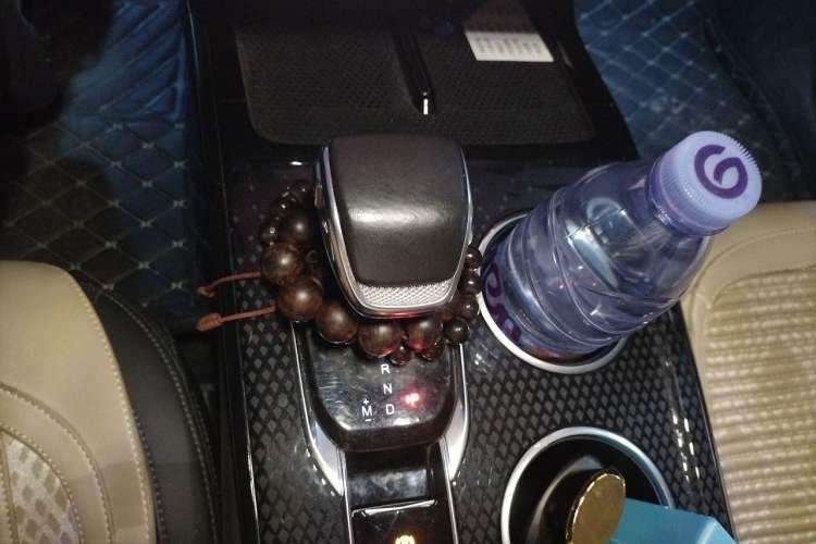 Used Hongqi HS3 2023 1.5T Two-Wheel Drive Shanwei Edition Gear Lever
