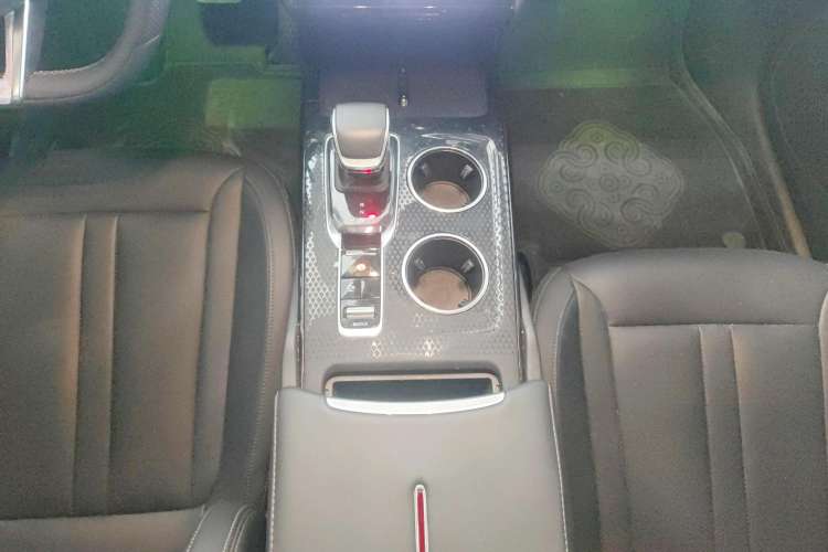 Used Hongqi HS3 2023 1.5T Two-Wheel Drive Shanwei Edition Gear Lever