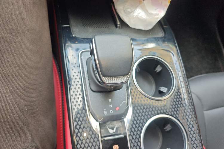 Used Hongqi HS3 2023 1.5T Two-Wheel Drive Shanwei Edition Gear Lever