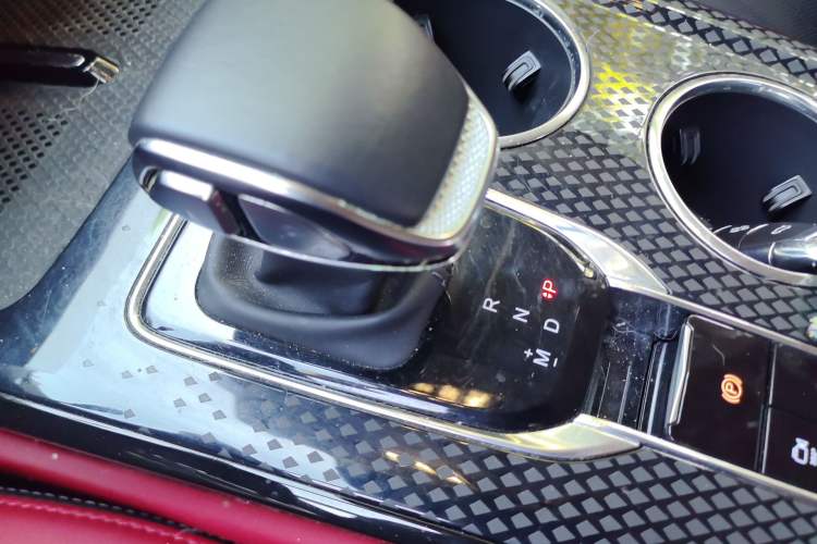 Used Hongqi HS3 2023 1.5T Two-Wheel Drive Shanwei Edition Gear Lever