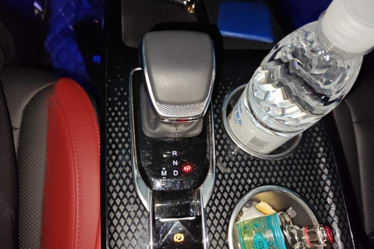 Used Hongqi HS3 2023 2.0T Two-Wheel Drive Available Version Gear Lever