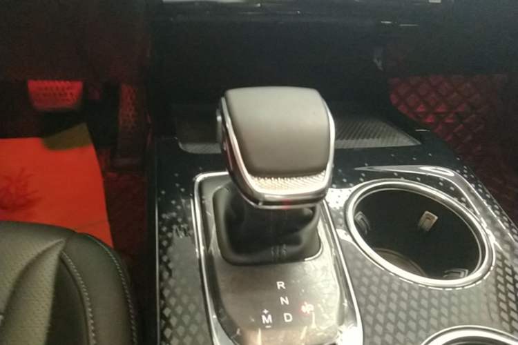 Used Hongqi HS3 2023 1.5T Two-Wheel Drive Shanwei Edition Gear Lever
