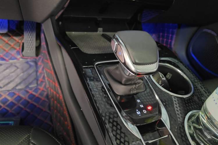 Used Hongqi HS3 2023 1.5T Two-Wheel Drive Shanwei Edition Gear Lever
