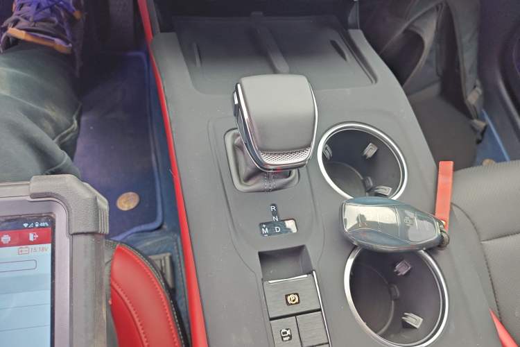 Used Hongqi HS3 2023 1.5T Two-Wheel Drive Shanwei Edition Gear Lever