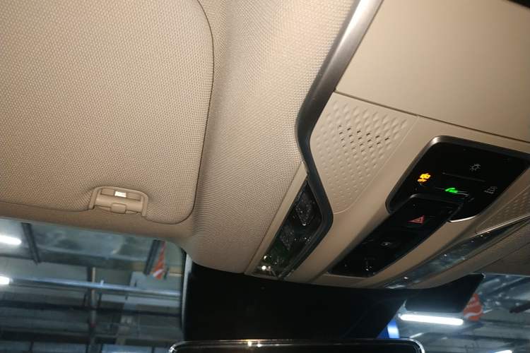 Used Hongqi HS3 2023 2.0T All-Wheel-Drive Youwei Version Headliner