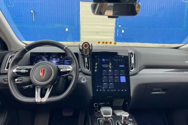 Used Hongqi HS3 2023 2.0T Two-Wheel Drive Available Version Interior 1
