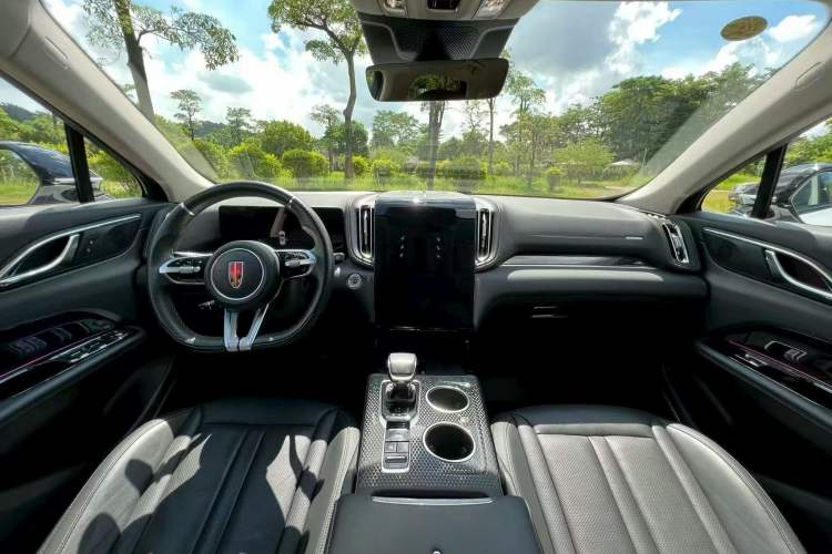 Used Hongqi HS3 2023 2.0T All-Wheel-Drive Youwei Version Interior 2
