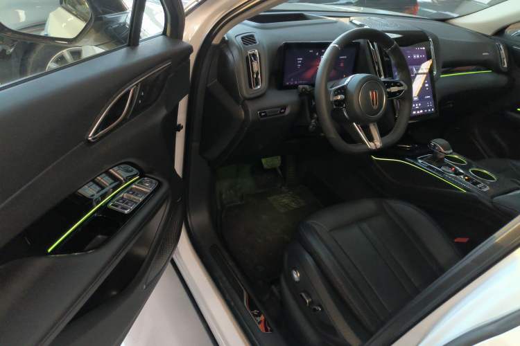 Used Hongqi HS3 2023 2.0T All-Wheel-Drive Youwei Version Interior 2