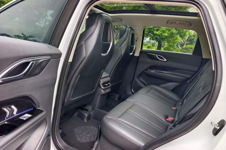 Used Hongqi HS3 2023 1.5T Two-Wheel Drive Shanwei Edition Interior 2