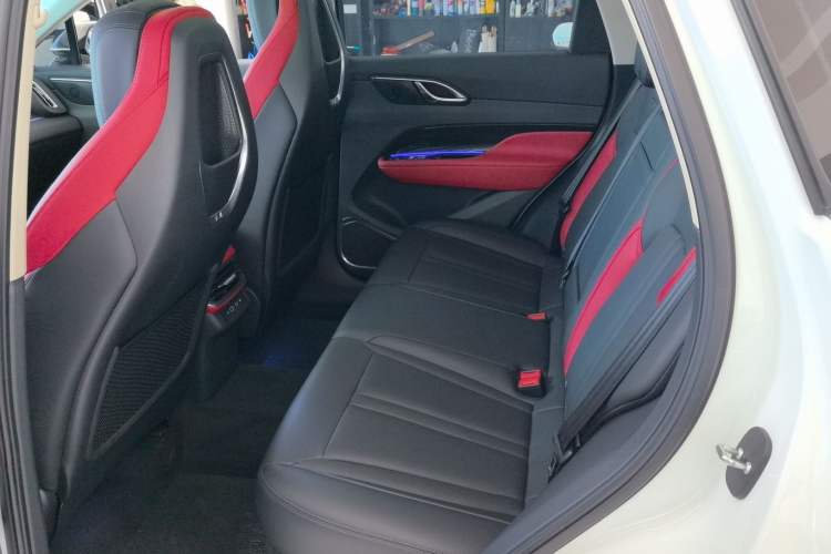 Used Hongqi HS3 2023 1.5T Two-Wheel Drive Shanwei Edition Interior 2