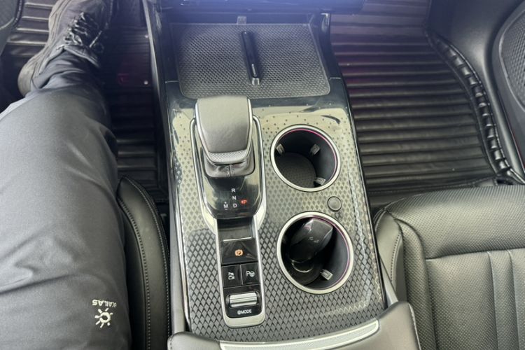 Used Hongqi HS3 2023 2.0T All-Wheel-Drive Youwei Version Interior 3