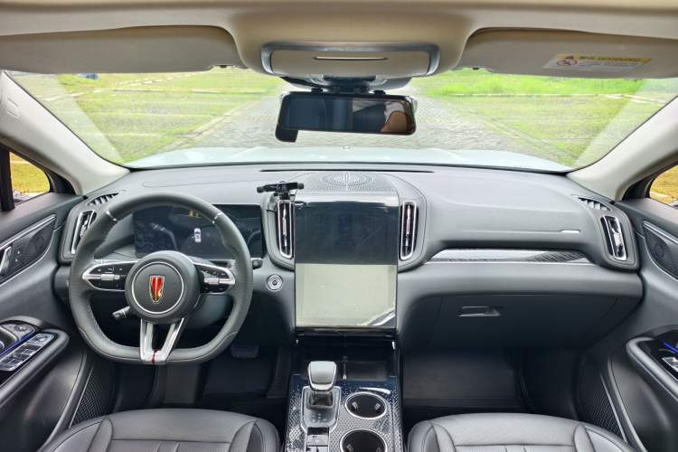 Used Hongqi HS3 2023 1.5T Two-Wheel Drive Shanwei Edition Interior 3