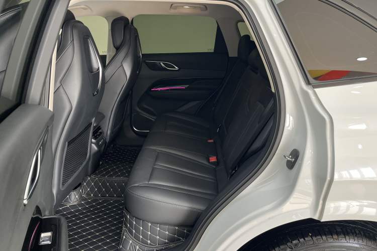 Used Hongqi HS3 2023 2.0T All-Wheel-Drive Youwei Version Interior 4